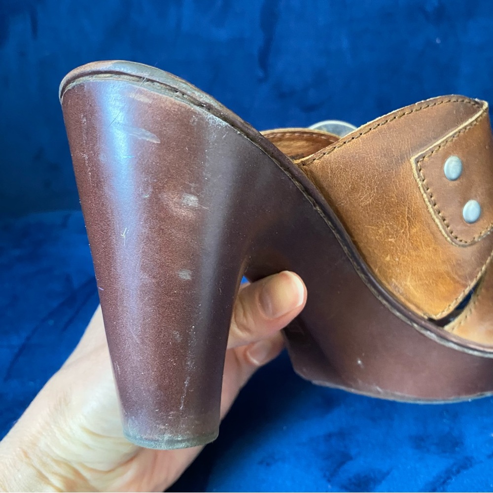 High-Heeled Leather Sandals - Picture 12 of 15